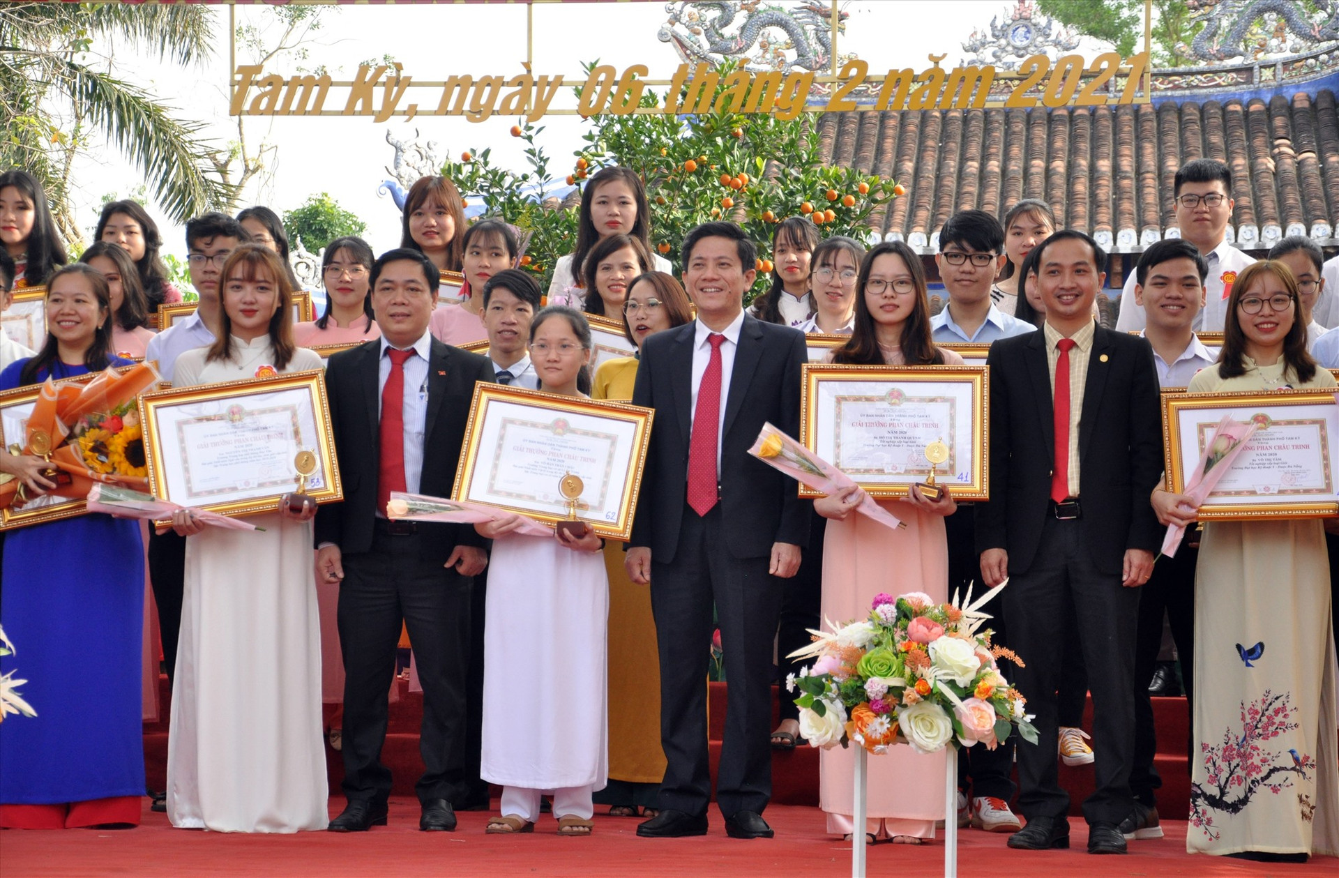 Giải thưởng Phan Châu Trinh tôn vinh gần 1.000 cá nhân đạt thành tích xuất sắc trong 20 năm qua. Ảnh: A.NHI