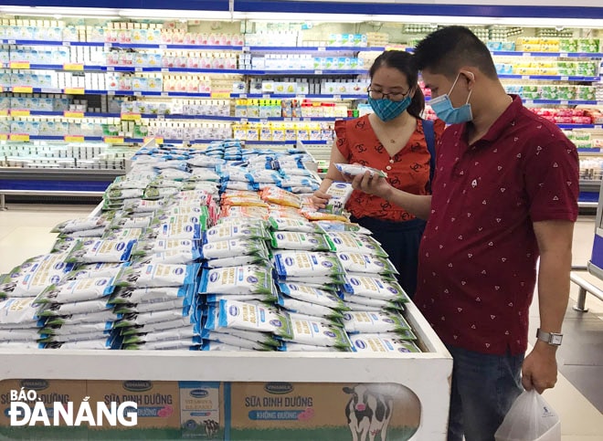 Nhiều sản phẩm Việt Nam đã chinh phục được người tiêu dùng trong nước. Ảnh: CHÁNH LÂM