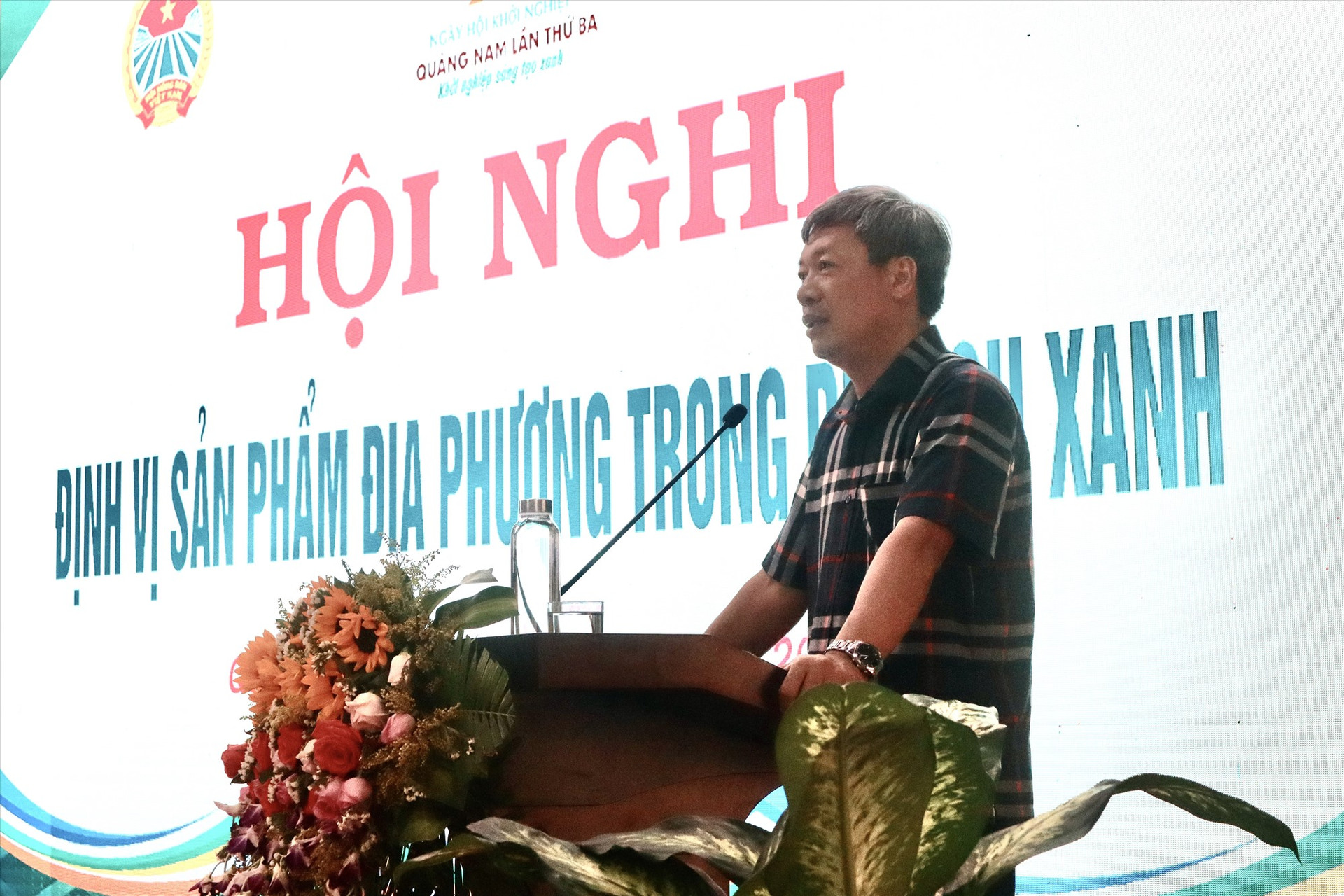 Phó Chủ tịch UBND tỉnh Hồ Quang Bửu phát biểu tại hội nghị. Ảnh: P.V