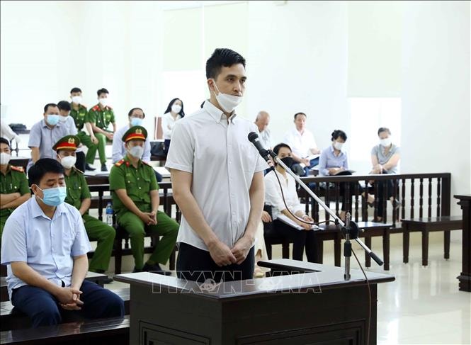 Bị cáo Nguyễn Trường Giang (cựu Giám đốc Công ty Trách nhiệm hữu hạn Thương mại Dịch vụ Arktic) khai báo tại phiên tòa phúc thẩm. Ảnh: Phạm Kiên/TTXVN