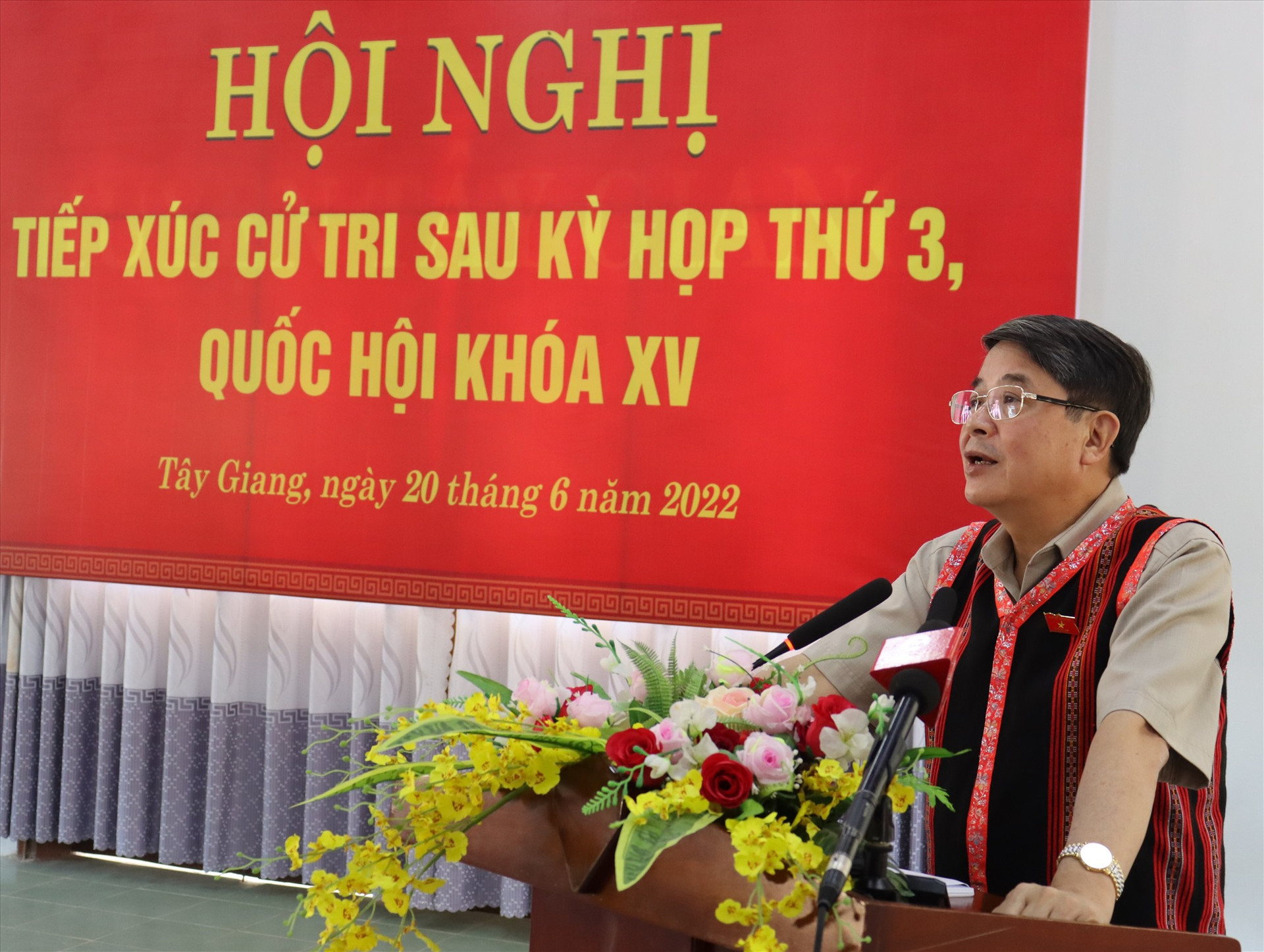 Trưởng đoàn ĐBQH Nguyễn Đức Hải ghi nhận, giải trình, tiếp thu ý kiến, kiến nghị của cử tri. Ảnh H.Thúy