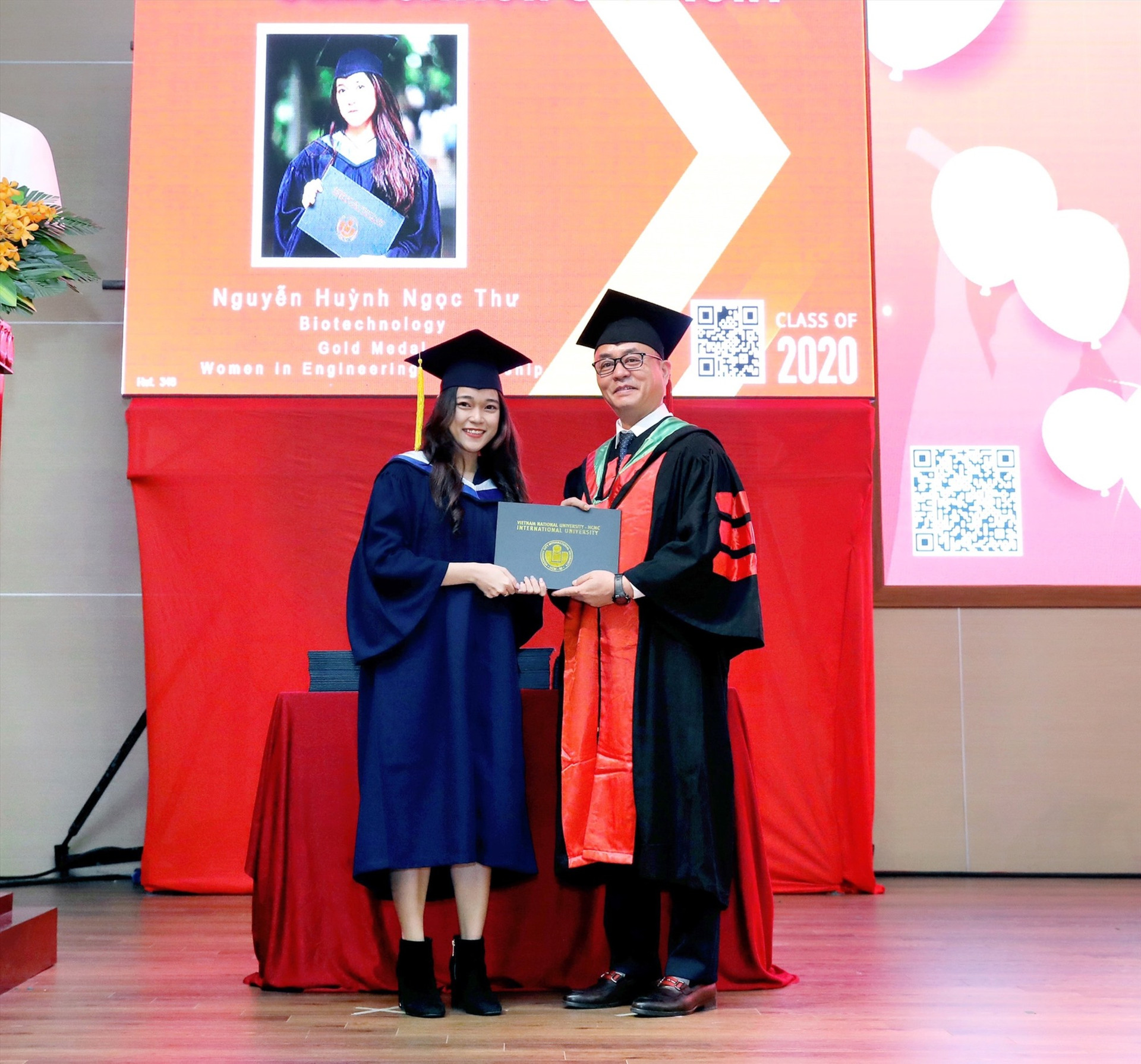 Ngọc Thư xuất sắc tốt nghiệp thủ khoa – Huy chương vàng khoa Công nghệ Sinh học trường Đại học Quốc Tế