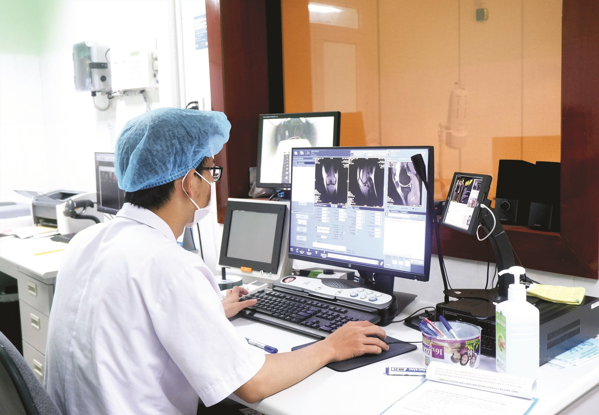 Bệnh viện Vĩnh Đức trang bị nhiều máy móc, thiết bị hiện đại để phát triển các chuyên khoa mũi nhọn.