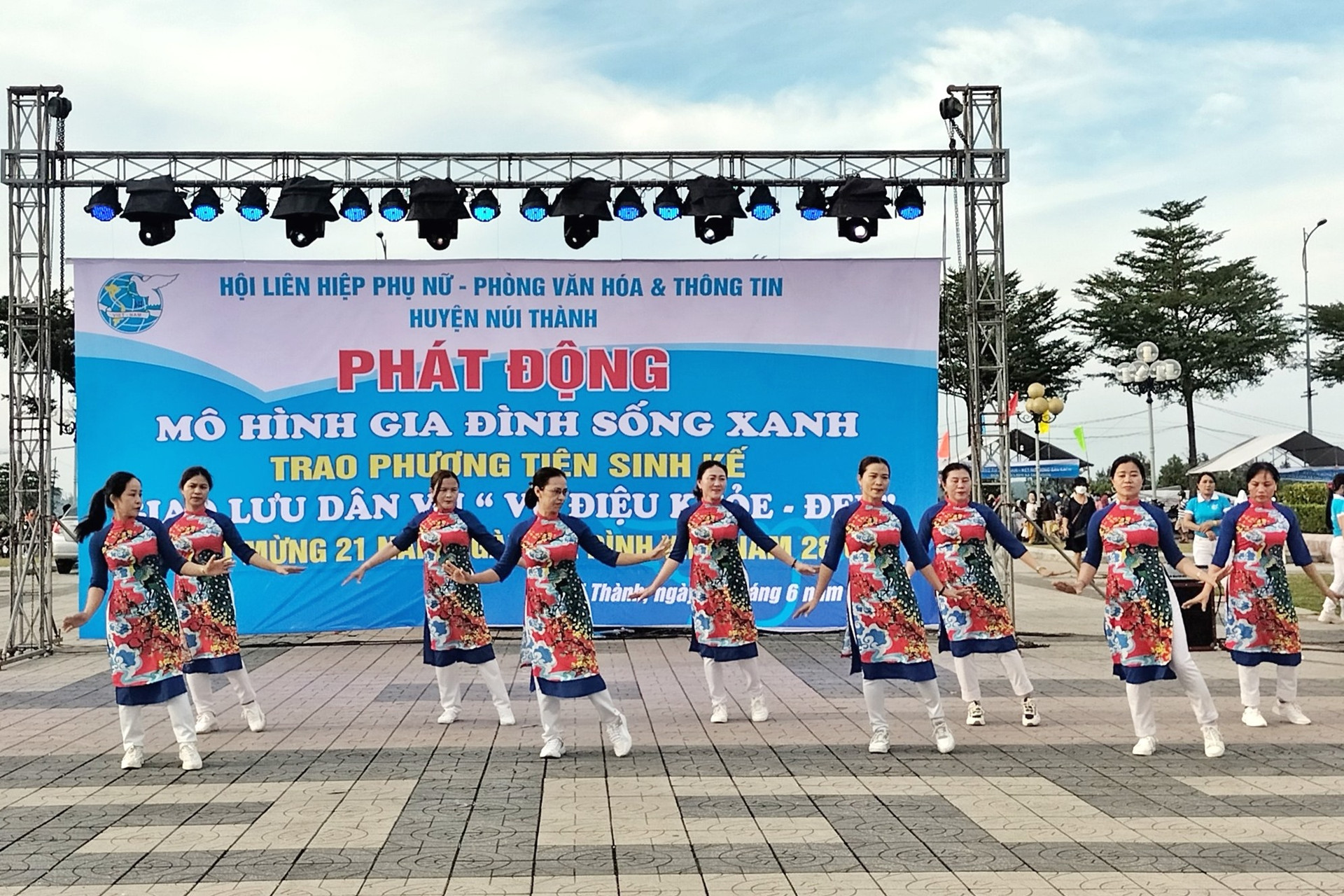 Nhiều hoạt động sôi nổi kỷ niệm 21 năm Ngày Gia đình Việt Nam được Hội LHPN huyện Núi Thành tổ chức. Ảnh: Đ.V