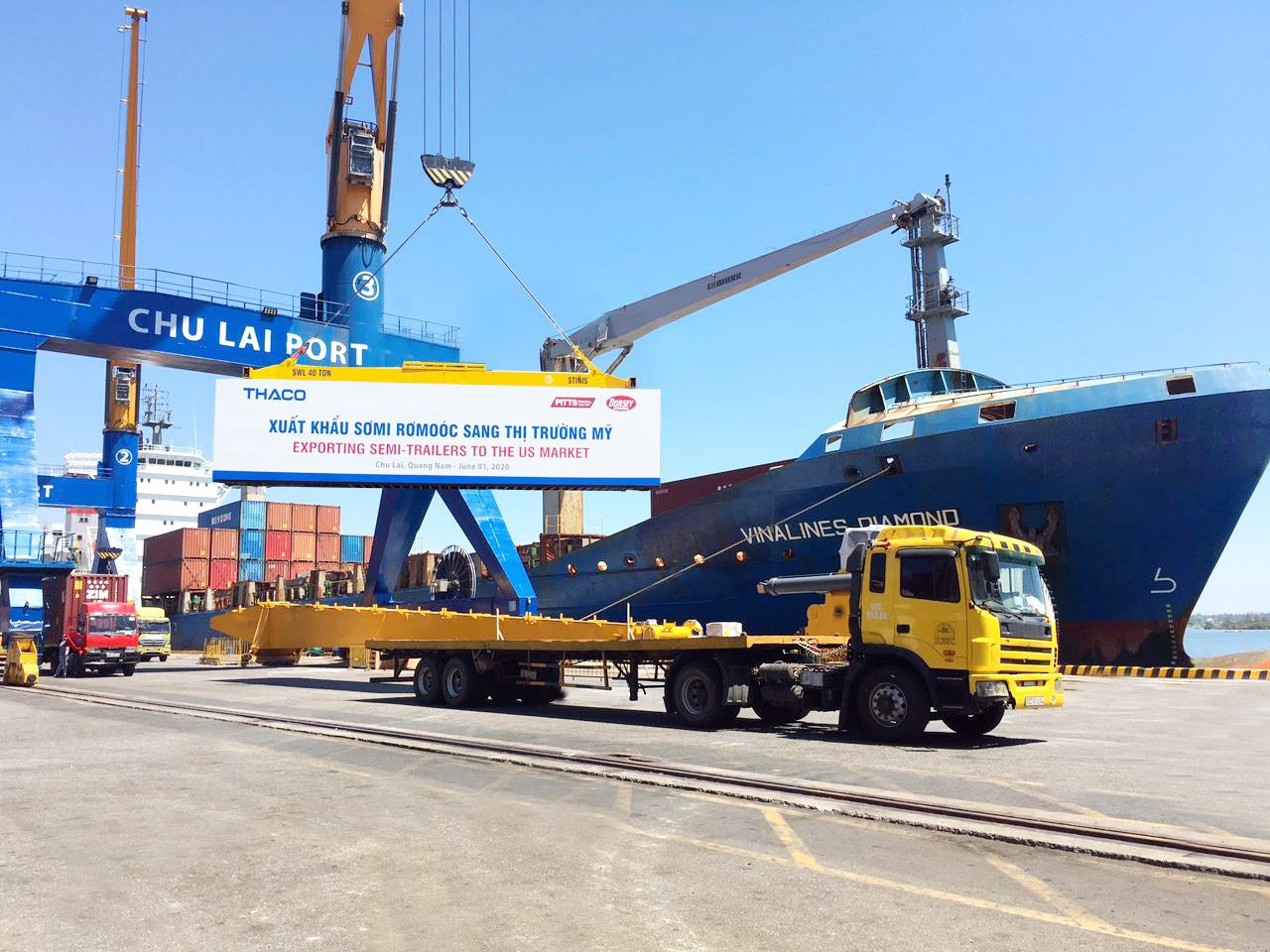 Xây dựng một trung tâm logistics container tại Chu Lai.