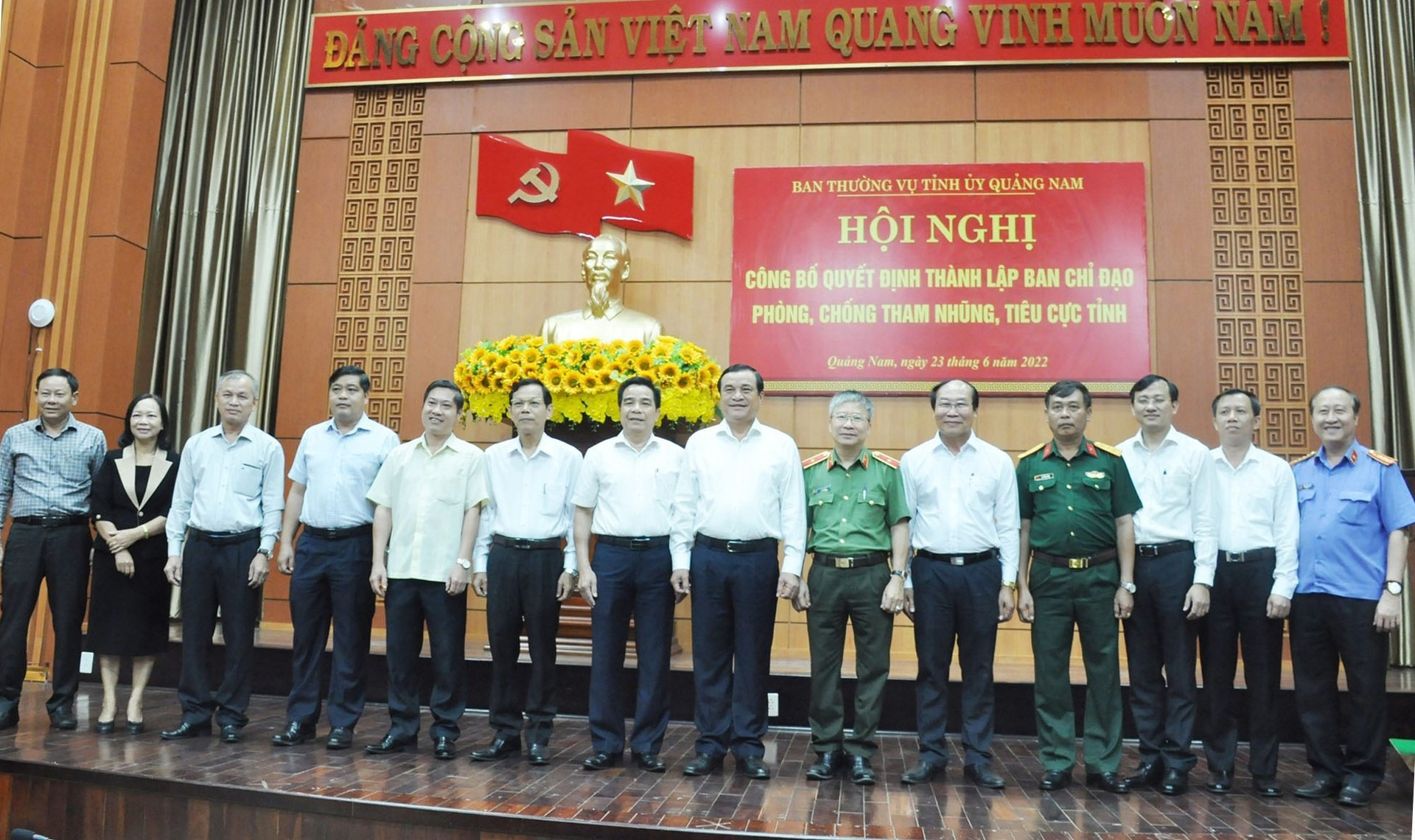 Ban Chỉ đạo phòng chống tham nhũng, tiêu cực tỉnh Quảng Nam ra mắt nhận nhiệm vụ vào sáng nay 23.6. Ảnh: N.Đ