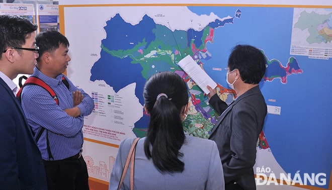 Nhiều nhà đầu tư quan tâm đến các dự án kêu gọi đầu tư của thành phố.