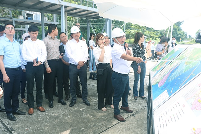 Ông Lê Thành HưngGiám đốc Ban Quản lý các dự án đầu tư cơ sở hạ tầng ưu tiên thành phố Đà Nẵng giới thiệu thông tin Dự án Cảng Liên Chiểu đến nhà đầu