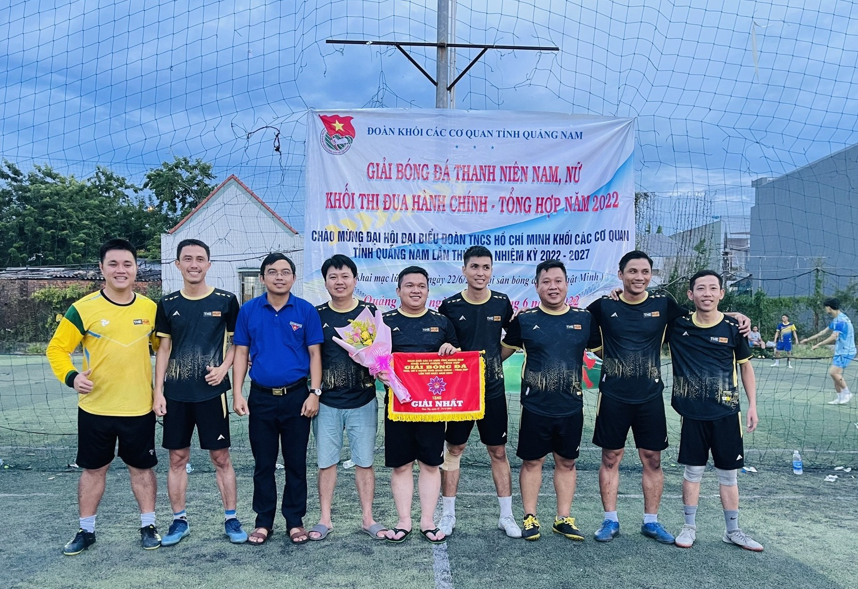 Đội bóng nam Sở KH-ĐT đoạt chức vô địch.