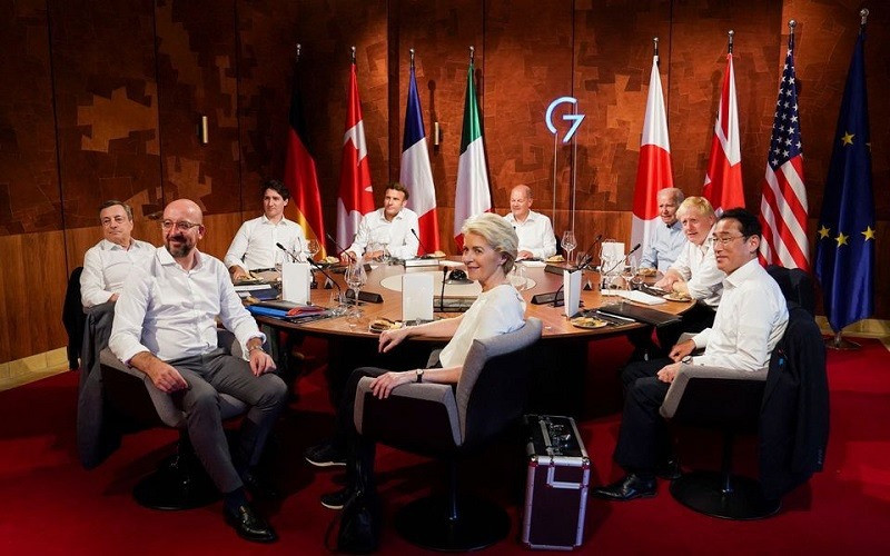 Các nhà lãnh đạo G-7 và đại diện Liên minh châu Âu tại hội nghị thượng đỉnh G-7 ở Đức