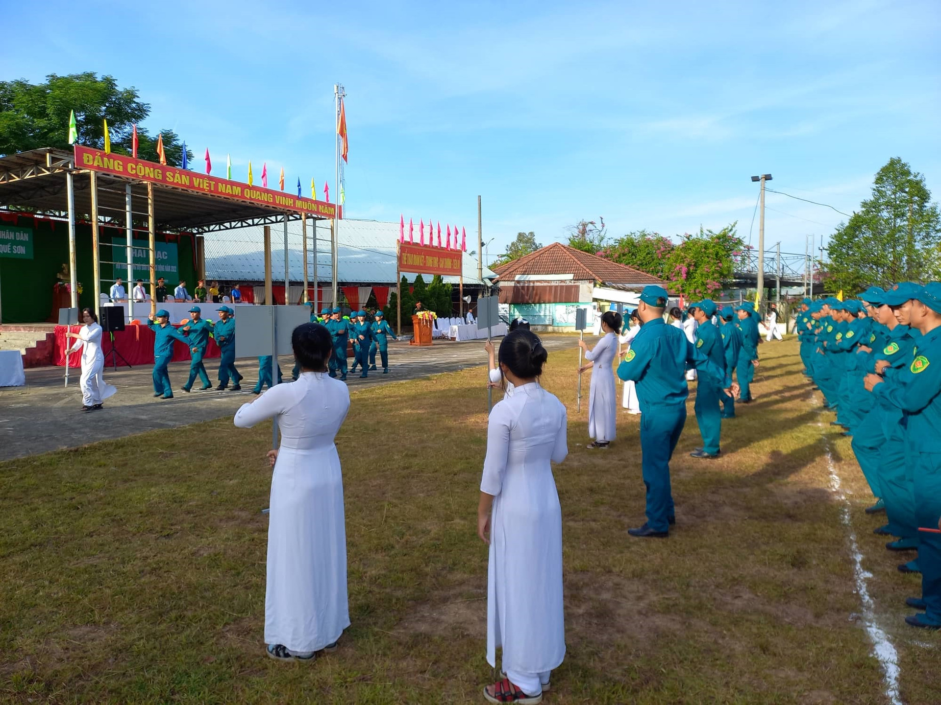 Lễ khai mạc Hội thao Trung đội dân quân cơ động huyện Quế Sơn năm 2022, ảnh DT
