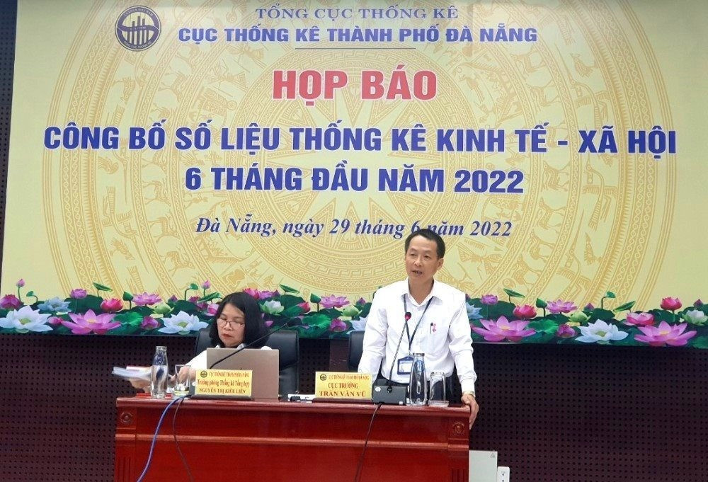 Ông Trần Văn Vũ , Cục trưởng Cục Thống kê chủ trì cuộc họp báo. Ảnh VS