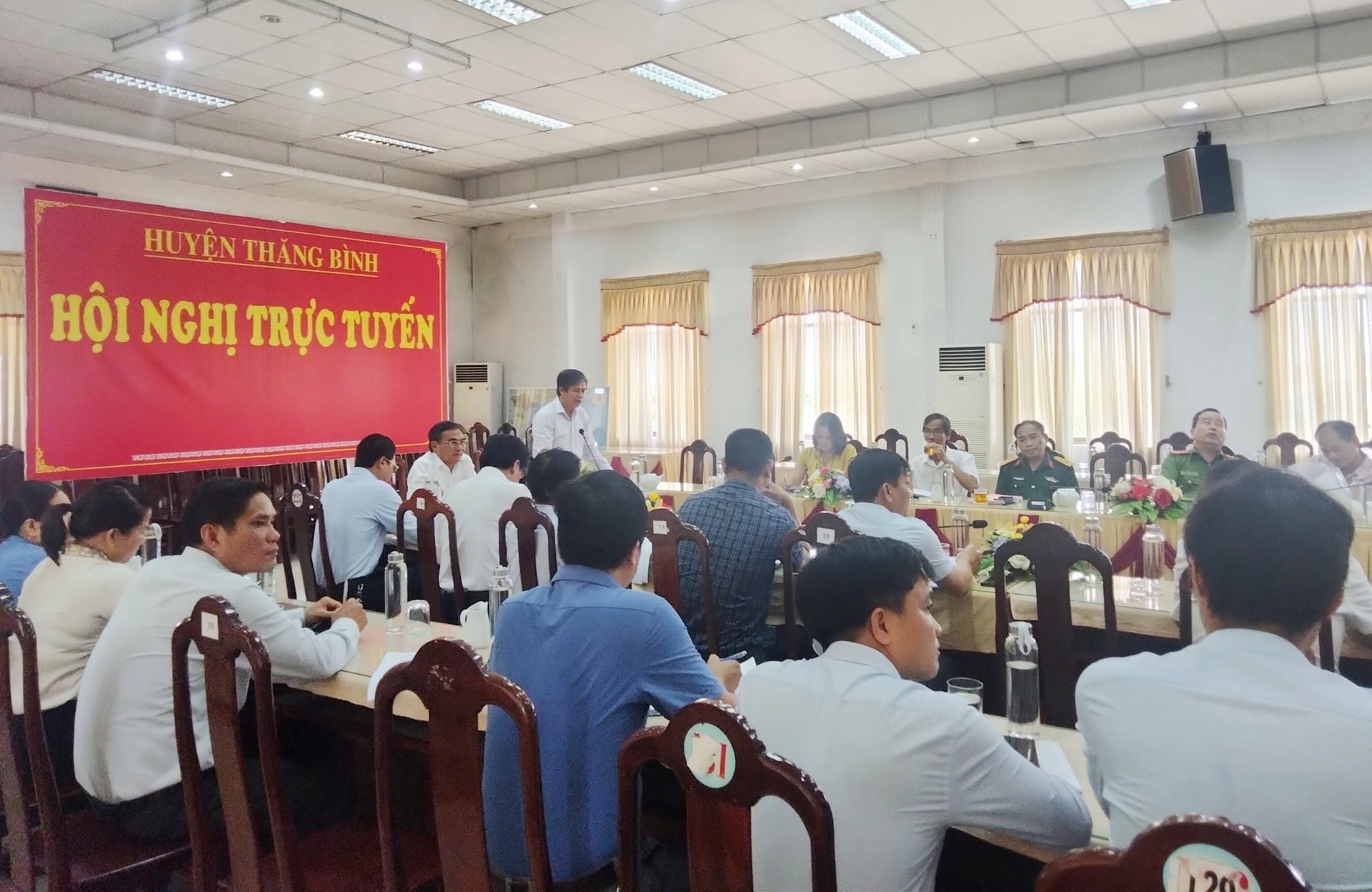 UBND huyện Thăng Bình tổ chức hội nghị trực tuyến đánh giá tình hình thực hiện nhiệm vụ phát triển kinh tế - xã hội, đảm bảo an ninh - quốc phòng 6 tháng đầu năm và triển khai nhiệm vụ 6 tháng cuối năm.