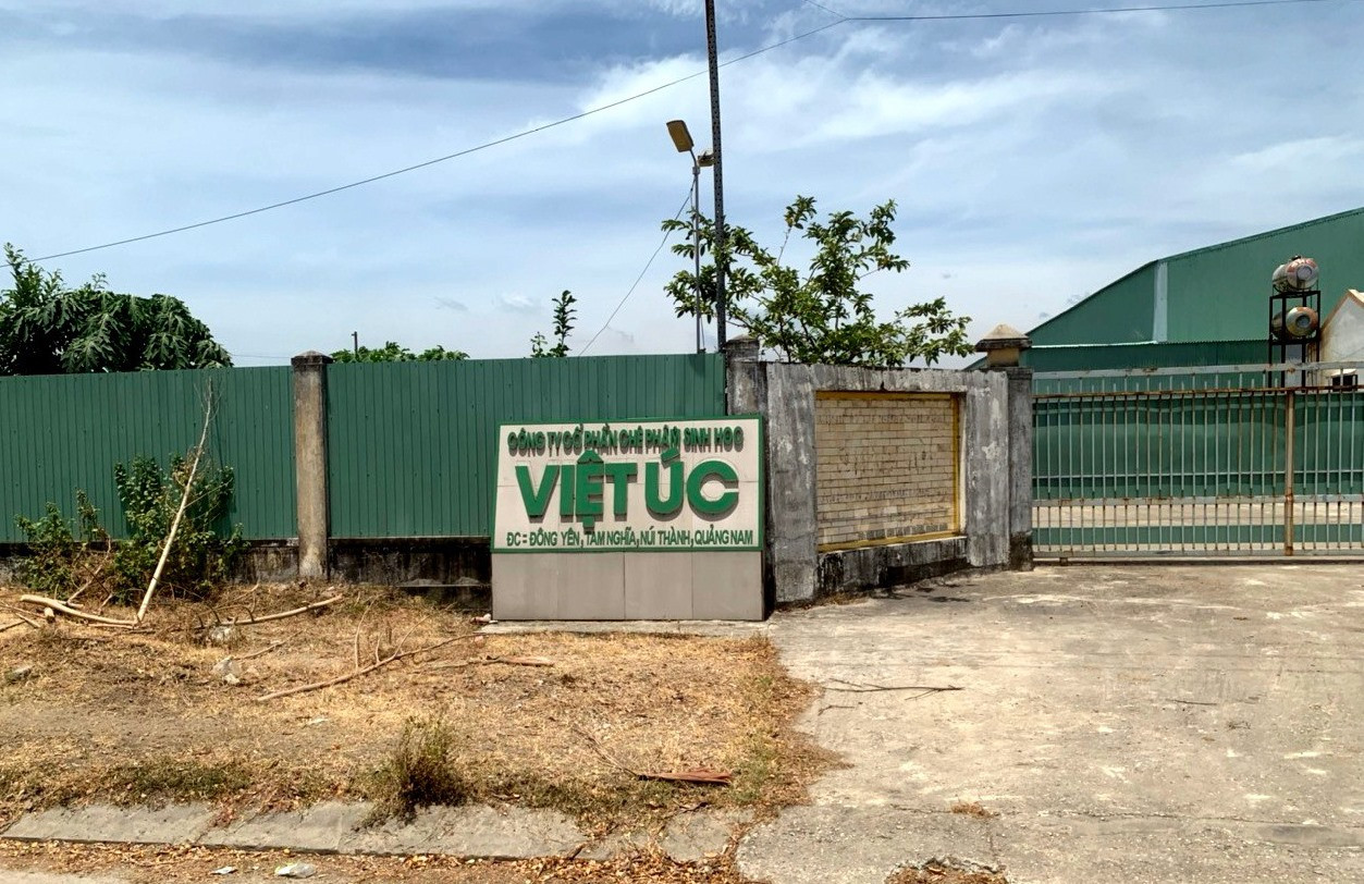 Chủ tịch UBND tỉnh Lê Trí Thanh đã ký ban hành kết luận xử lý vụ việc sau thanh tra đối với Nhà máy sản xuất phân bón vi sinh của Công ty Việt - Úc. Ảnh: N.Q