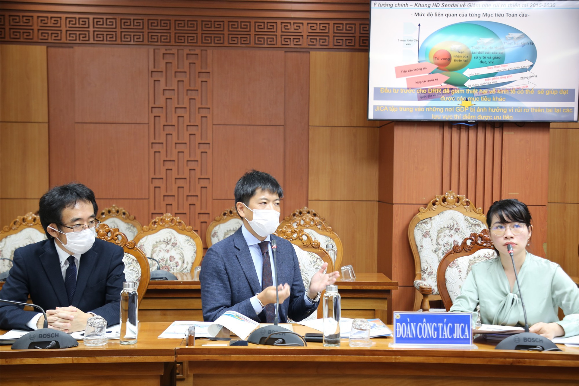 Đại diện đoàn công tác của JICA trình bày mục tiêu các dự án đầu tư tại Quảng Nam. Ảnh: A.N