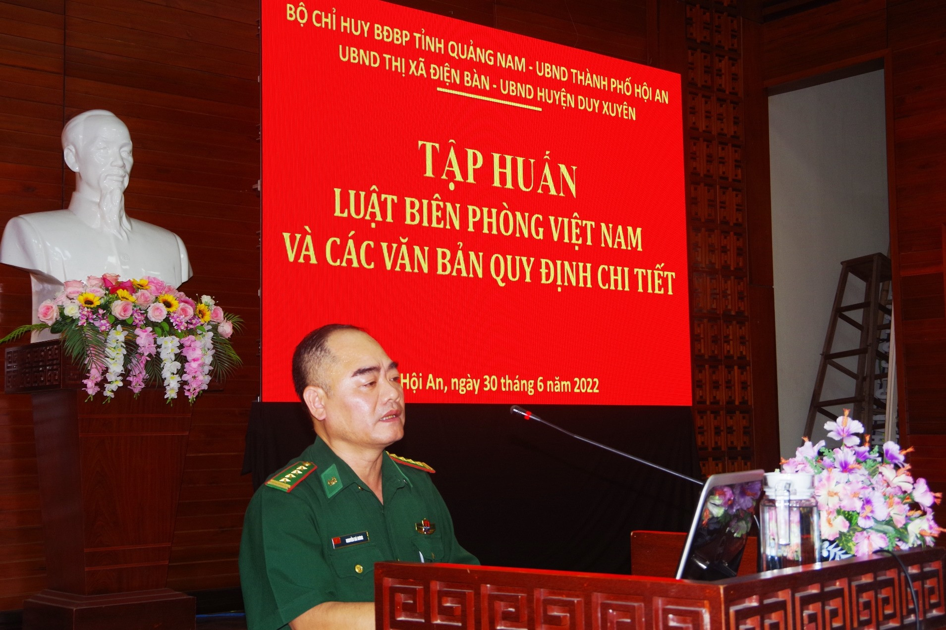 Đại tá Nguyễn Bá Hưng – Phó Chính ủy BĐBP tỉnh phát biểu tại hội nghị.