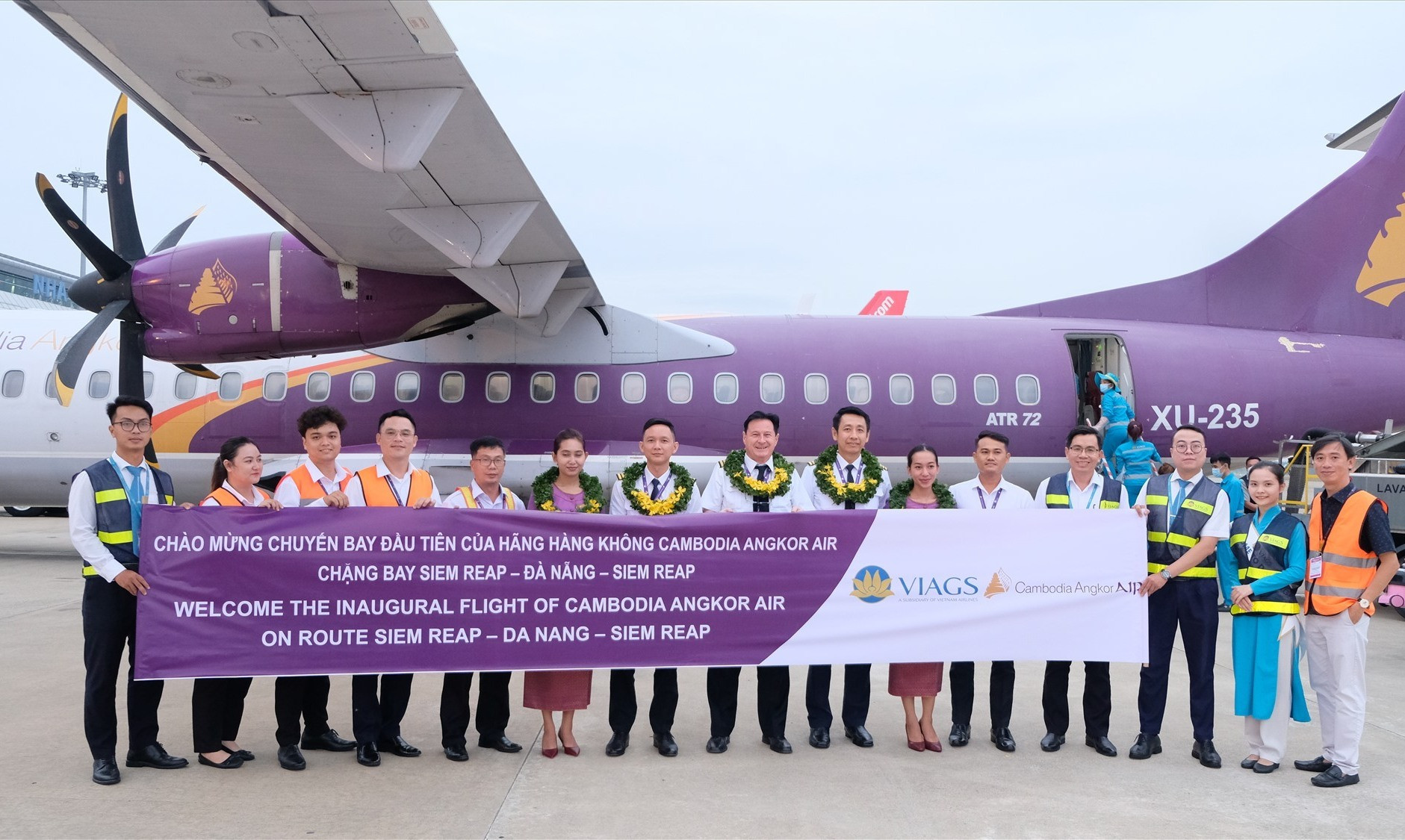 Đà Nẵng chào đón chuyến bay đầu tiên của Hãng hàng không quốc gia Campuchia trửo lại ngày 1..7.2022 sau 2 năm gián đoạn do Covid-19. Ảnh XL