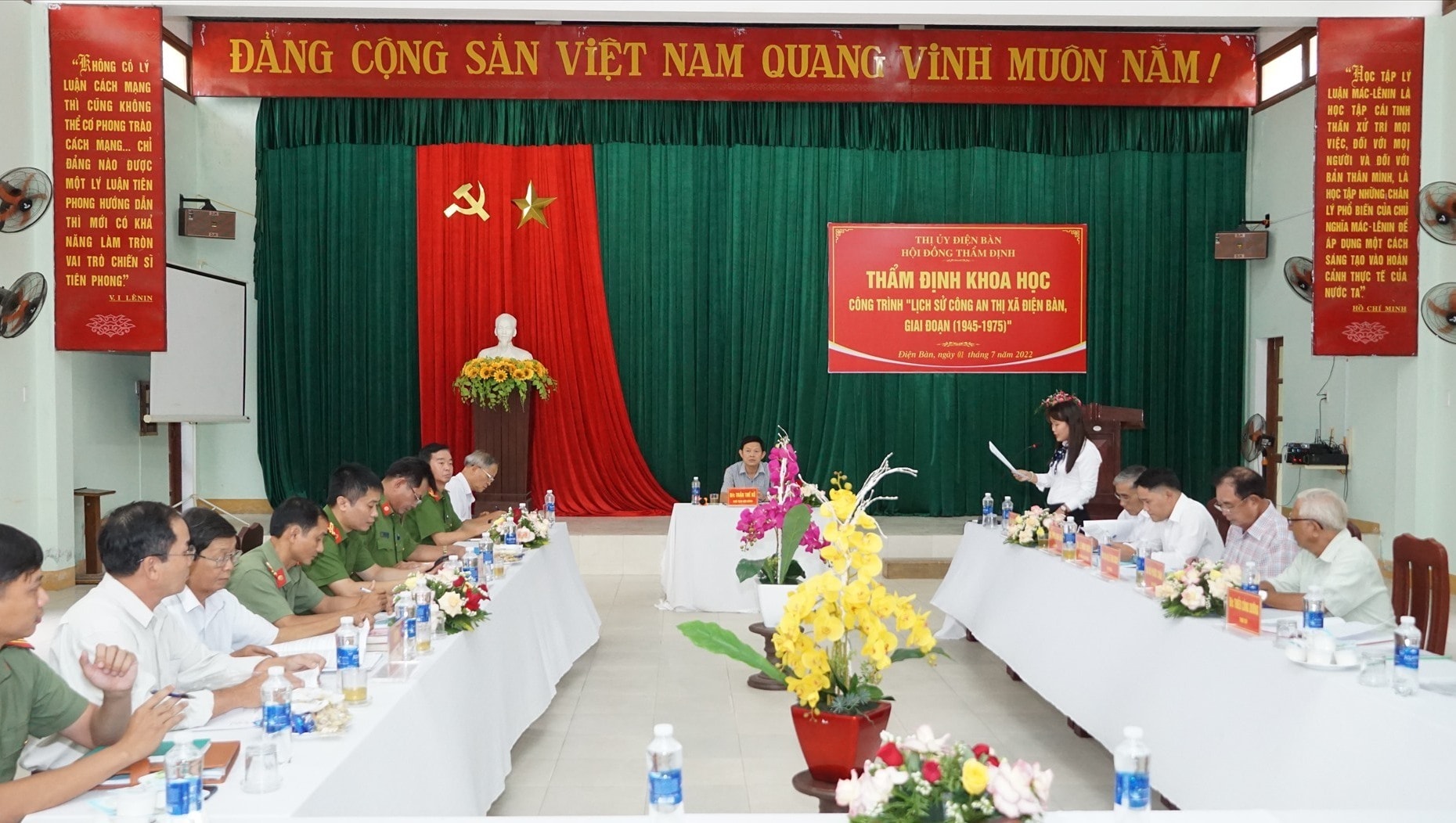 Quang cảnh hội nghị.