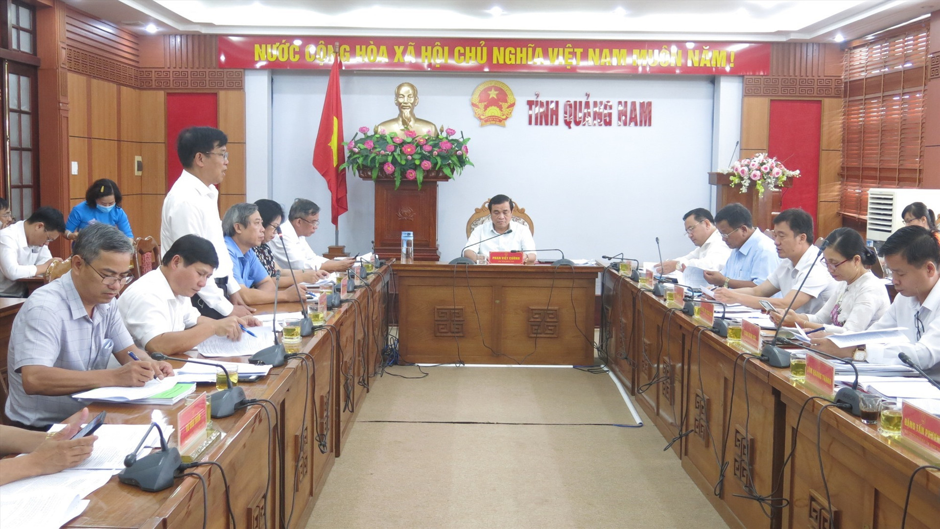 Chủ tịch HĐND tỉnh Phan Việt Cường chủ trì phiên họp