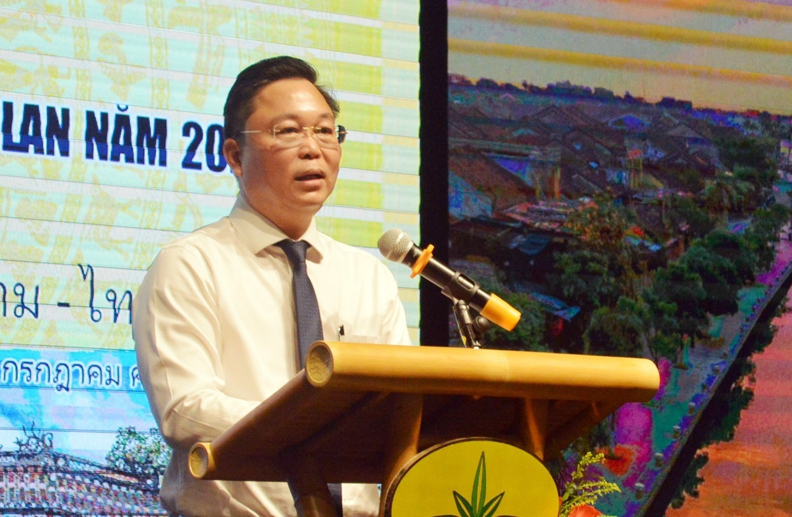 Chủ tịch UBND tỉnh Lê Trí Thanh phát biểu tại diễn đàn