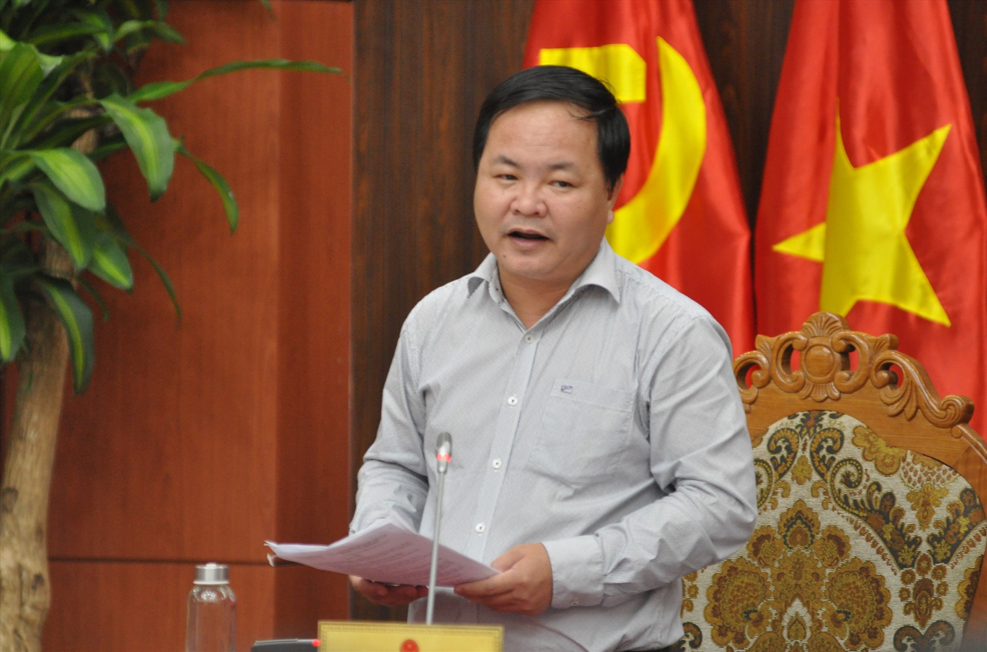 Phó Chủ tịch UBND tỉnh Nguyễn Hồng Quang phát biểu tại hội nghị. Ảnh: X.P