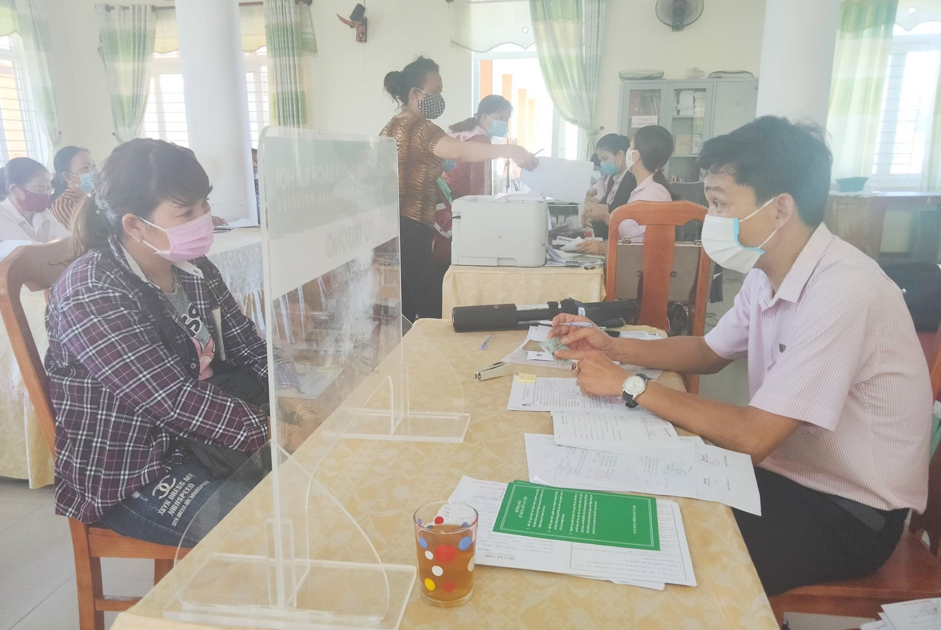 Thời gian qua, Phòng giao dịch NHCSXH huyện Thăng Bình đã xét duyệt cho nhiều đối tượng được vay vốn