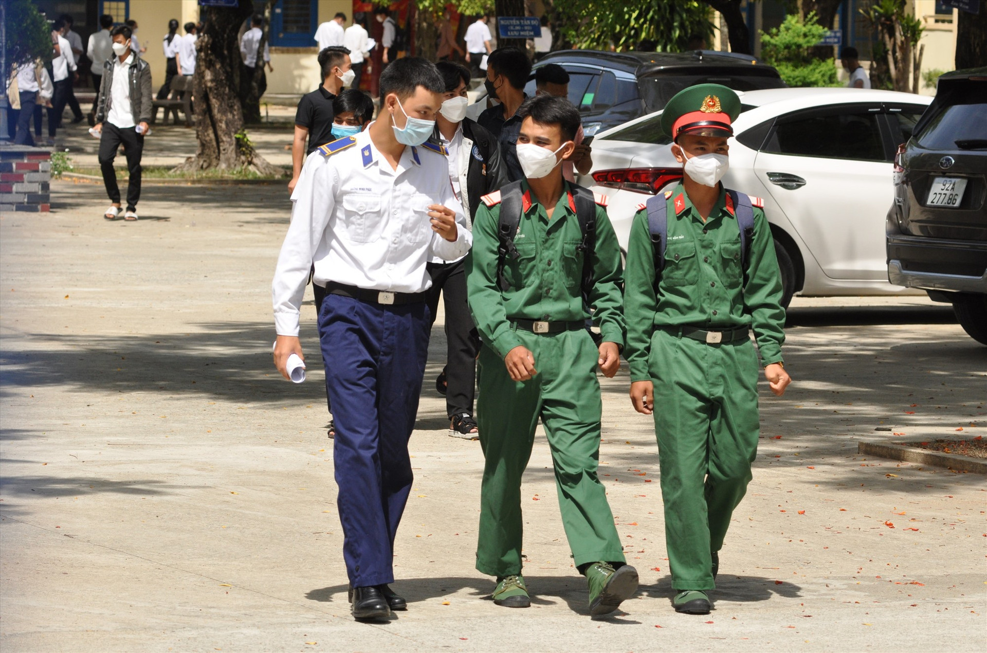 Các TS tự do tại điểm thi Trường THPT Phan Bội Châu (Tam Kỳ) hoàn thành bài thi môn Ngữ văn. Ảnh: X.P