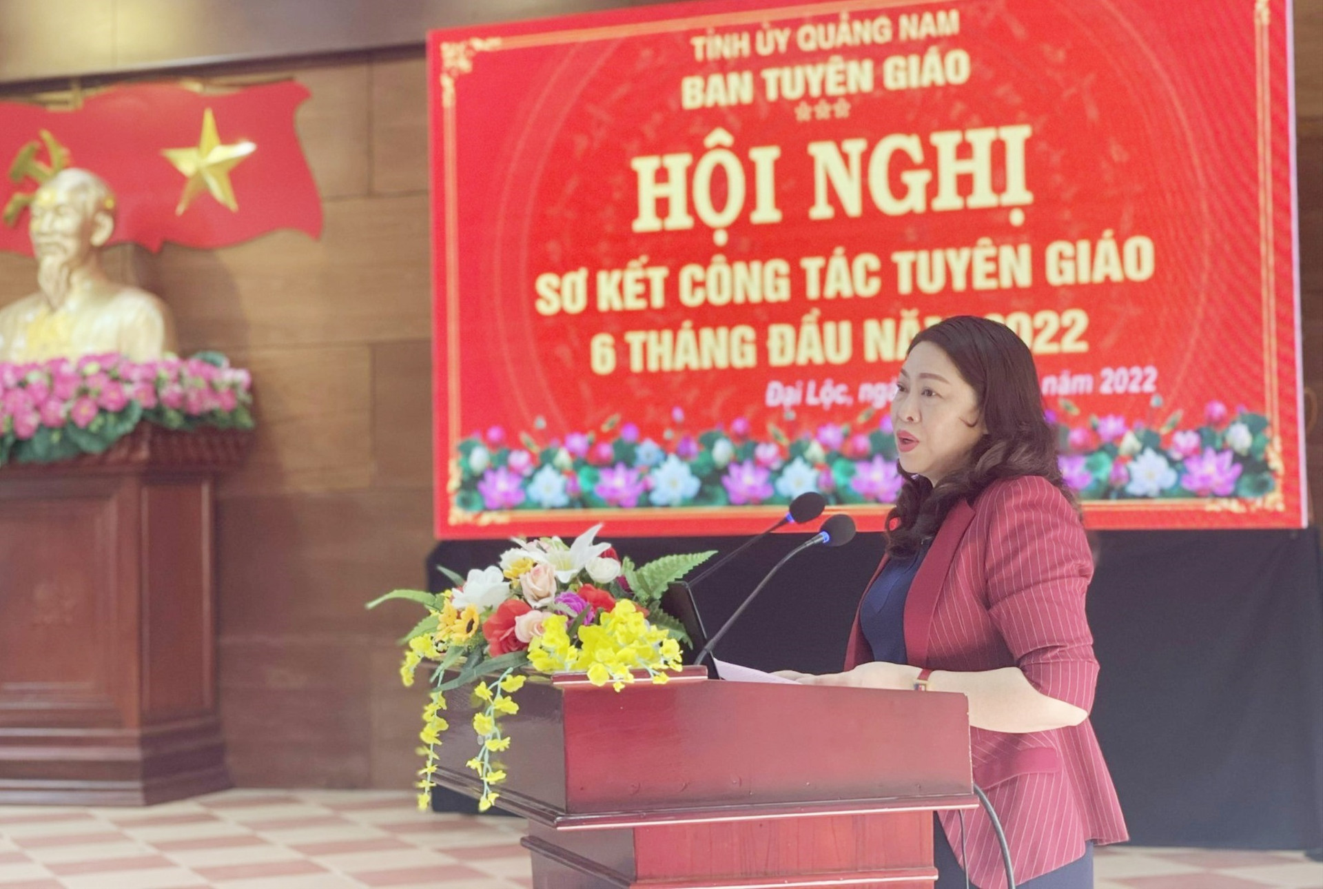 Bà Nguyễn Thị Thu Lan - Trưởng Ban Tuyên giáo Tỉnh ủy Quảng Nam phát biểu tại hội nghị. Ảnh: ĐĂNG QUANG
