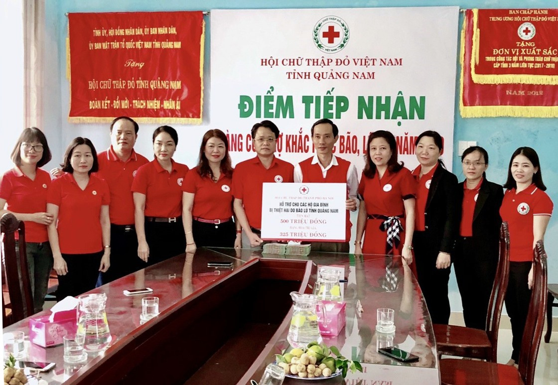 Hội Chữ thập đỏ Quảng Nam nỗ lực vận động nhân đạo. Ảnh: H.LIÊN