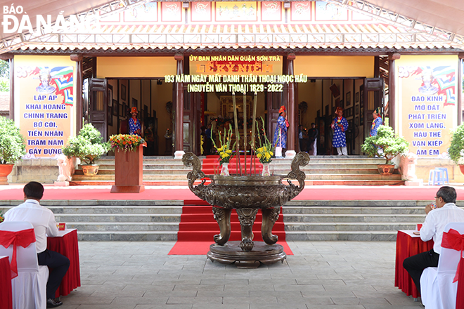 UBND quận Sơn Trà vừa tổ chức lễ dâng hương kỷ niệm 193 năm ngày mất Danh thần Thoại Ngọc Hầu Nguyễn Văn Thoại. Ảnh: XUÂN DŨNG