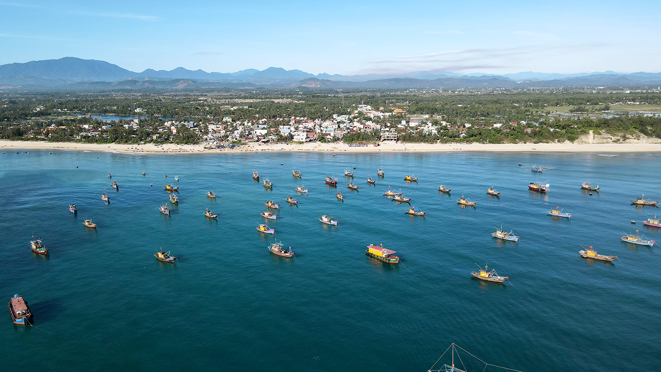 Vùng kinh tế trọng điểm miền Trung có động lực phát triển kinh tế biển. TRONG ẢNH: Biển Tam Tiến