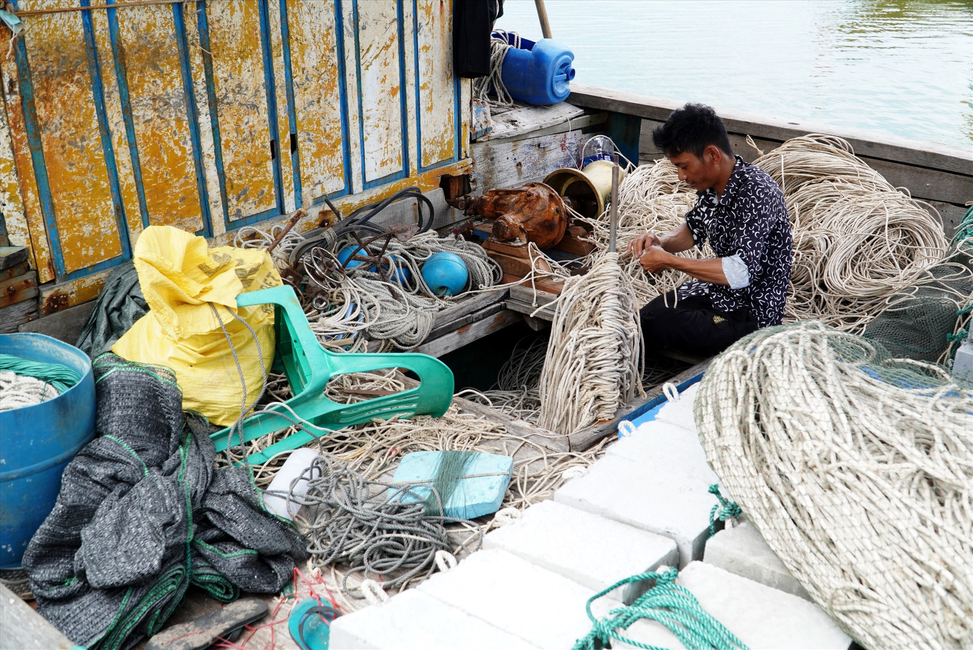 Những tháng qua, do chị phí dầu cho chuyến biển rất cao khiến nhiều ngư dân Tám Quảng, Núi Thành không thể bám biển dài ngày. Ảnh: Q.Đ