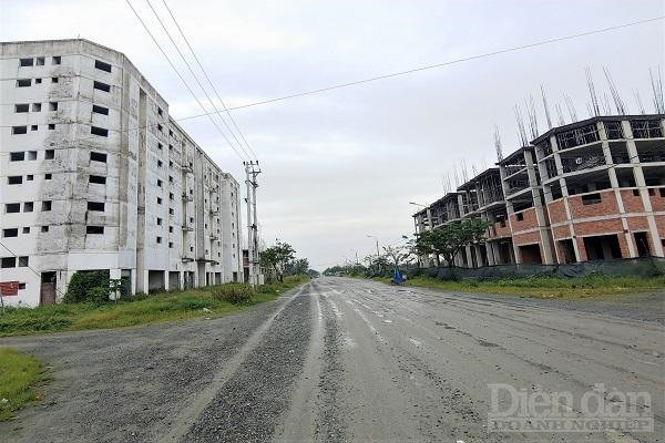 Dự án NOXH của Công ty STO mới chỉ hoàn thành 1 block chung cư, còn 5 block dang dở vì thiếu vốn xây dựng.(Ảnh: Diễn đàn doanh nghiệp)