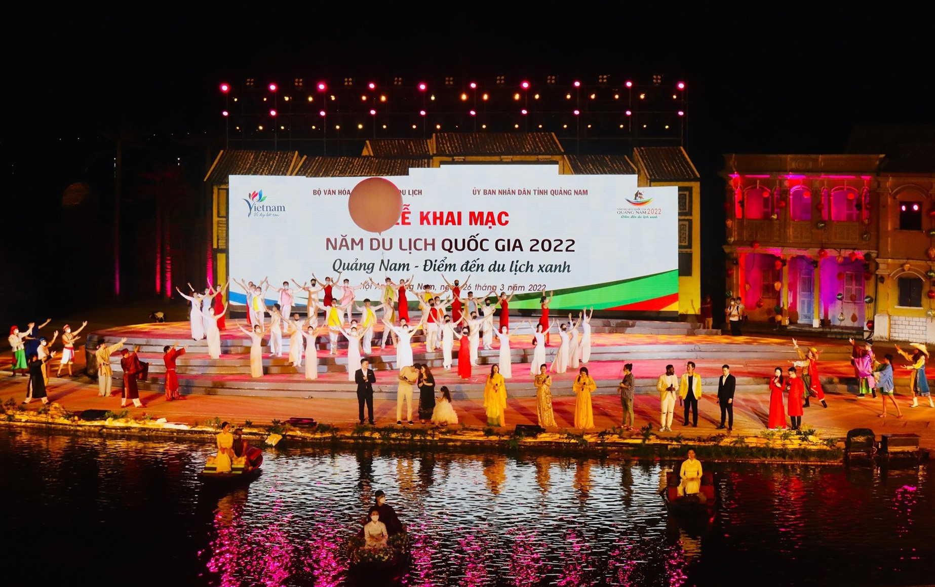 Việc đăng cai nhiều sự kiện thuộc Năm du lịch quốc gia - Quảng Nam 2022 giúp du lịch Hội An có thêm nhiều đòn bẩy phục hồi. Ảnh: Q.T