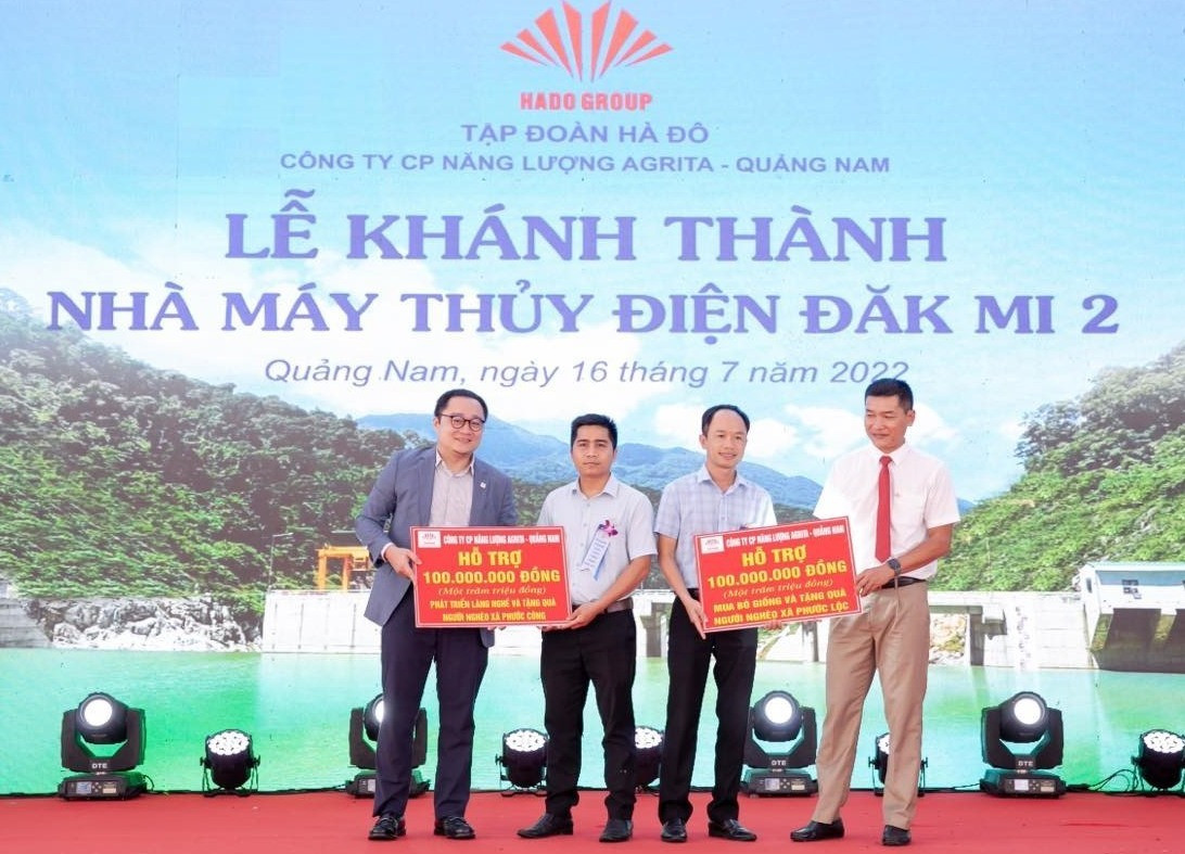 Công ty CP Năng lượng Agrita - Quảng Nam trao quà hỗ trợ cho người dân 2 xã Phước Công và Phước Lộc, huyện Phước Sơn
