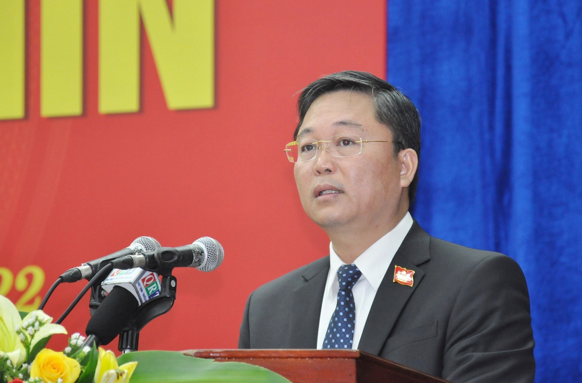 Chủ tịch UBND tỉnh Lê Trí Thanh trình bày báo cáo về tình hình kinh tế - xã hội 6 tháng đầu năm 2022. Ảnh: N.Đ