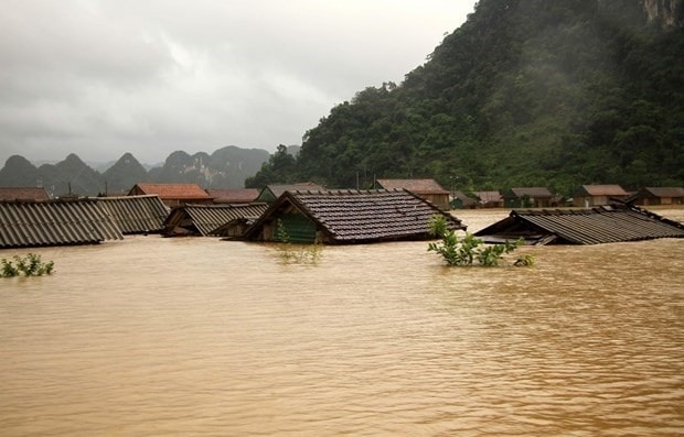 Many houses in Minh Hoa commune in central Quang Binh province were submerged due to flash floods. (Photo: VNA)