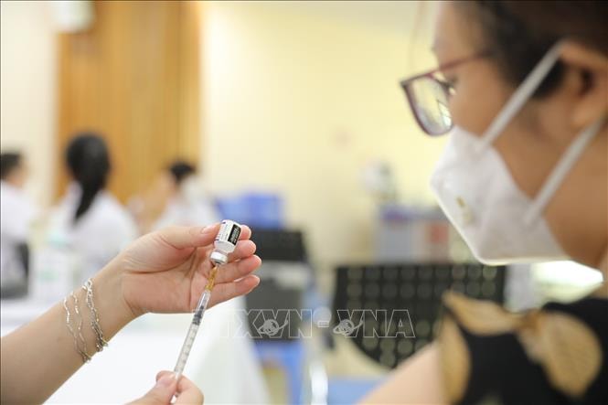 Tiêm vaccine là biện pháp hiệu quả phòng Covid-19. Ảnh: TTXVN