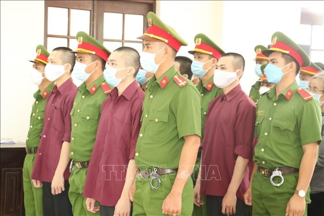Ngoài bị cáo Lê Tùng Vân, các bị cáo bị truy tố đều có mặt tại phiên tòa.