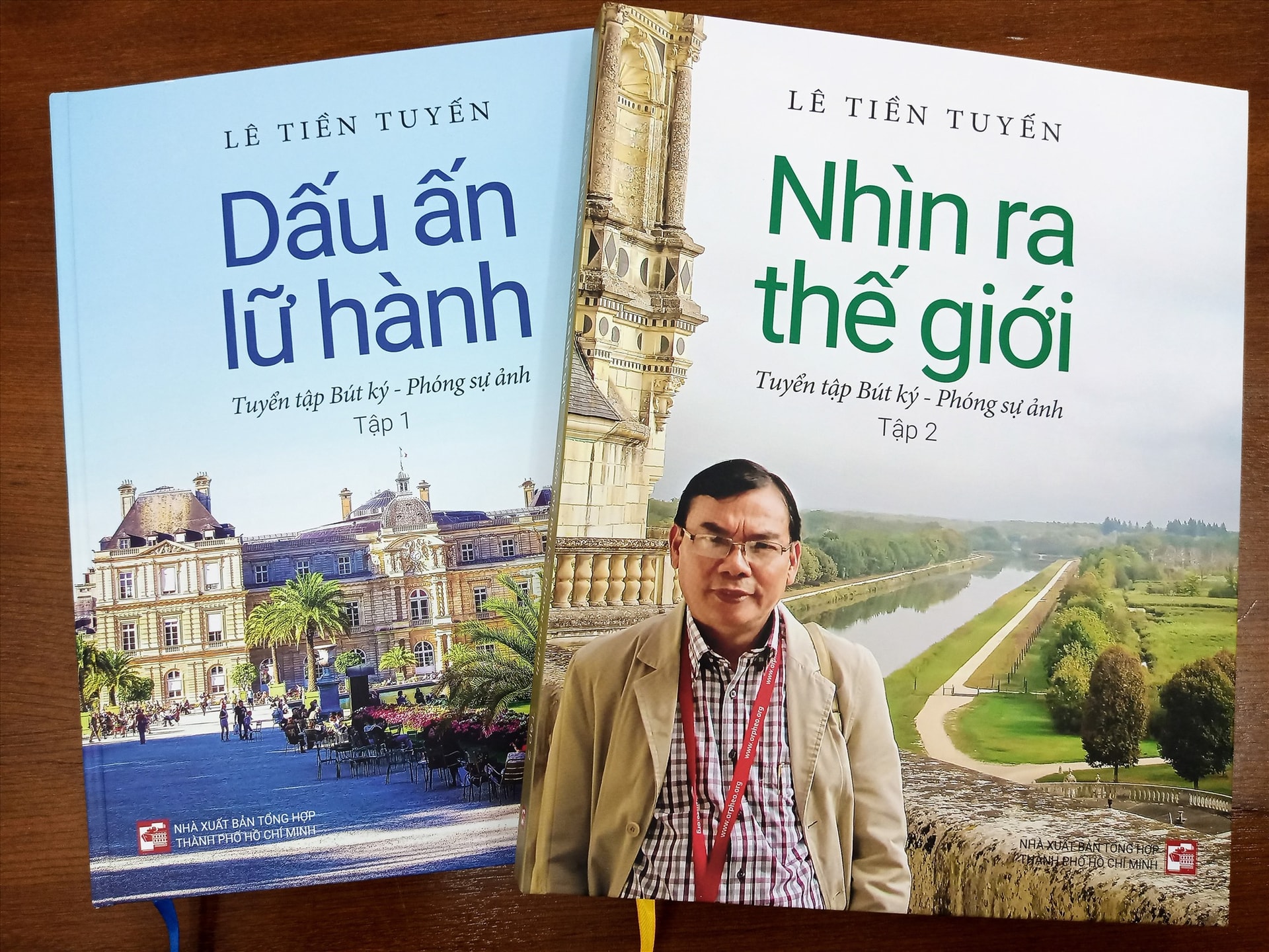 “Dấu ấn lữ hành” và “Nhìn ra thế giới” của nhà báo Lê Tiền Tuyến.