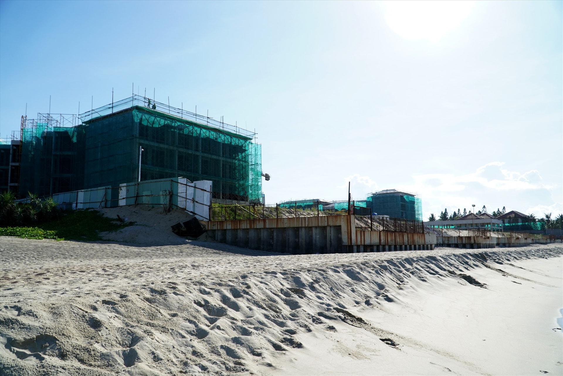 Building hotels and resorts along the Cua Dai coast