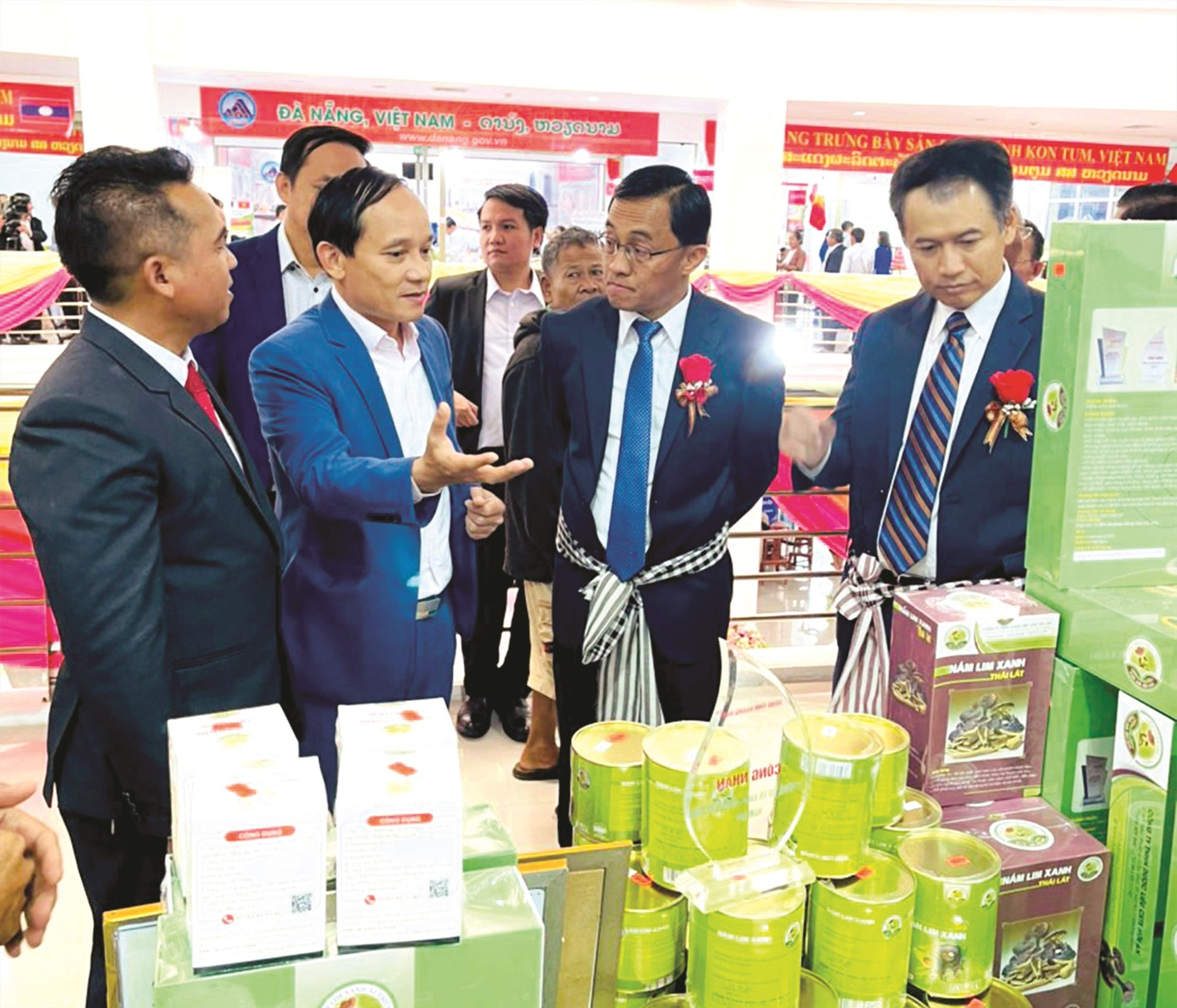 A display of Quang Nam products in Laos