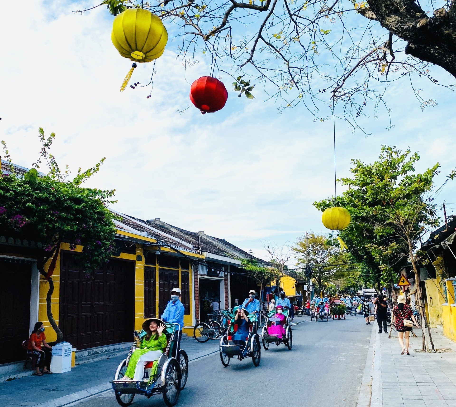 Thai visitors to Hoi An