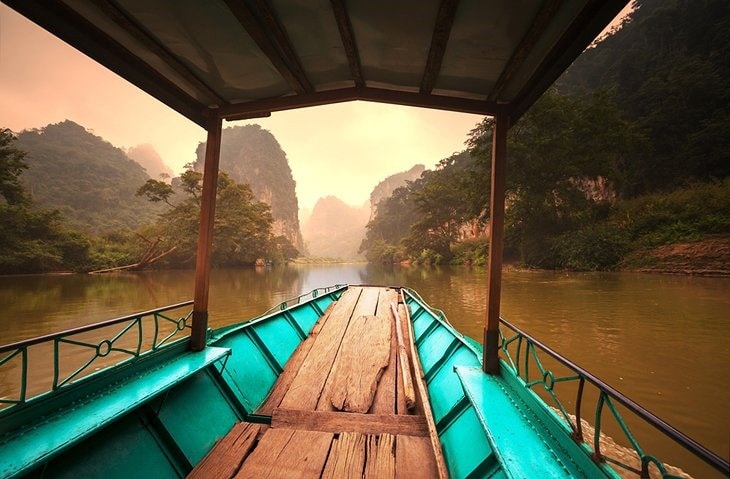 Tranquil Ba Be National Park is absolutely stunning with the three interlinked Ba Be Lakes at its heart, rimmed by jagged karst peaks and thickly forested slopes.