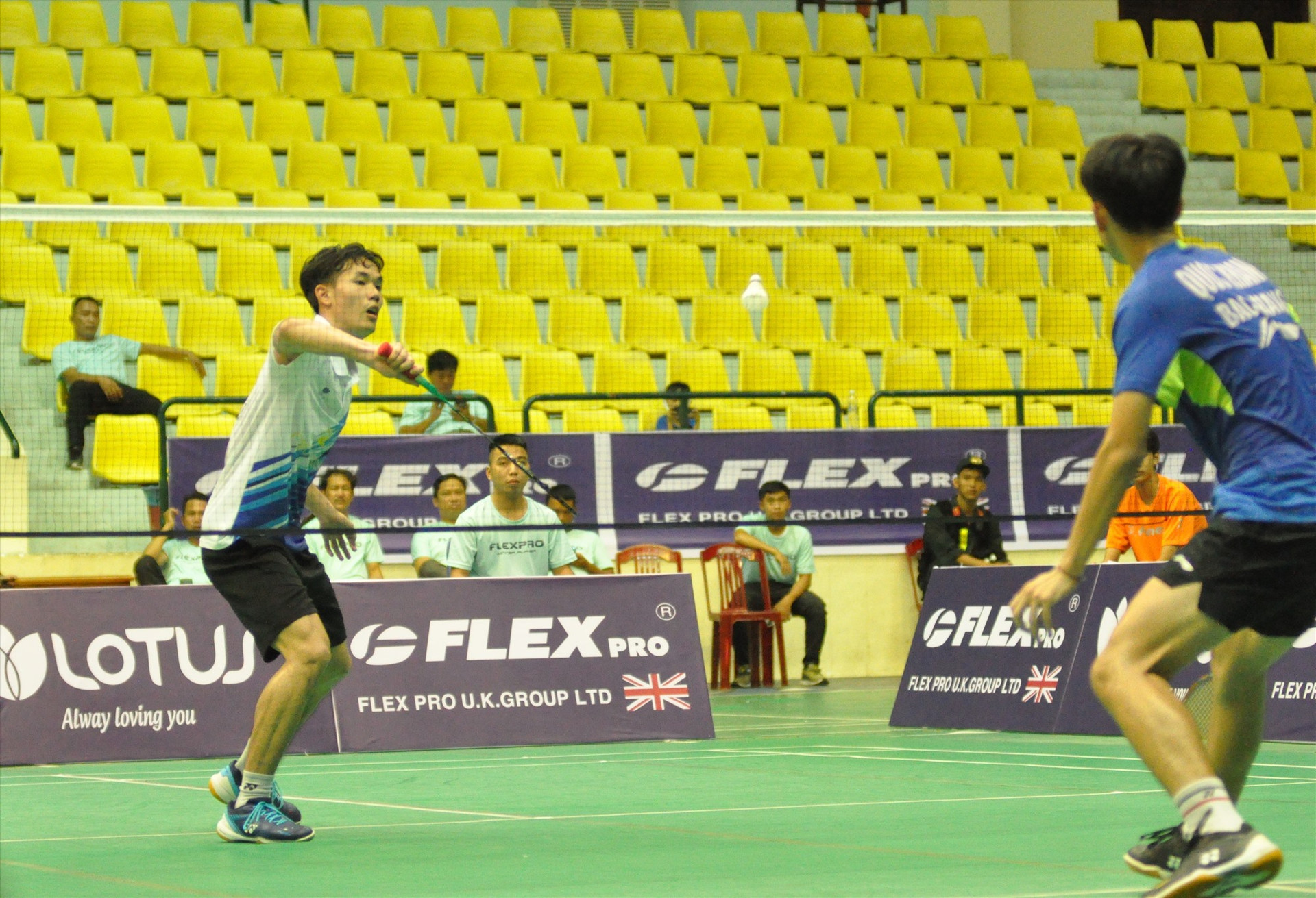Trong trận chung kết, Hà Nội (bên trái) giành chiến thắng nội dung đơn nam và đôi nam. Ảnh: T.V