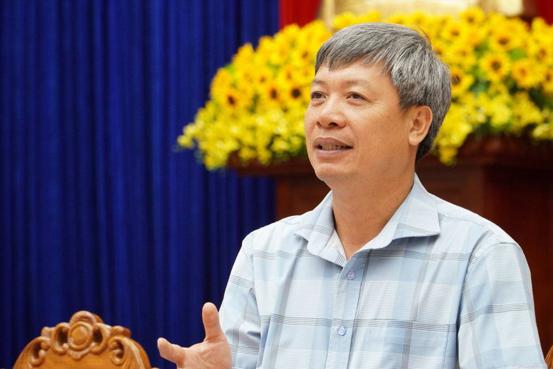 Phó Chủ tịch UBND tỉnh Hồ Quang Bửu trả lời câu hỏi của công nhân lao động.