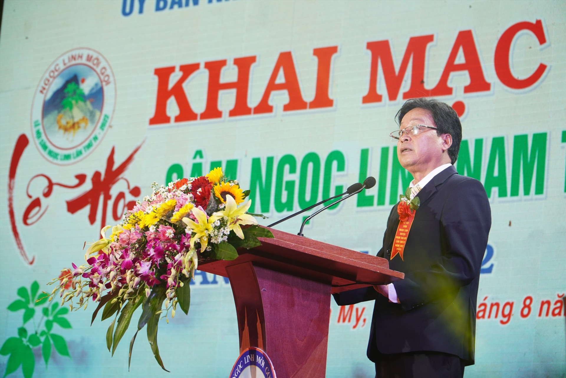 Chủ tịch UBND huyện Nam Trà My Trần Duy Dũng phát biểu khai mạc lễ hội.