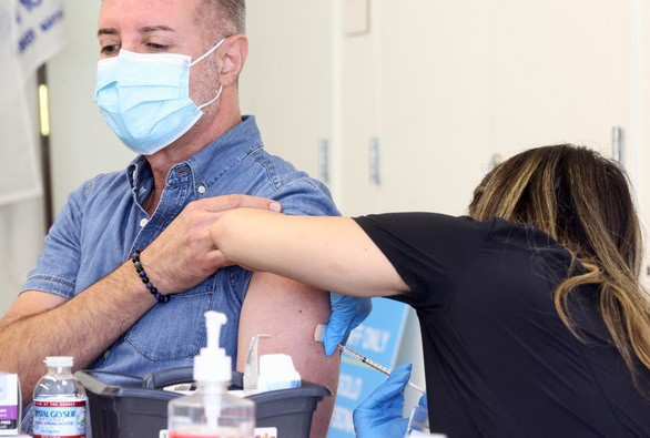 Một địa điểm tiêm vắc xin phòng bệnh đậu mùa khỉ tại West Hollywood, bang California, Mỹ hôm 3.8. Ảnh: AFP
