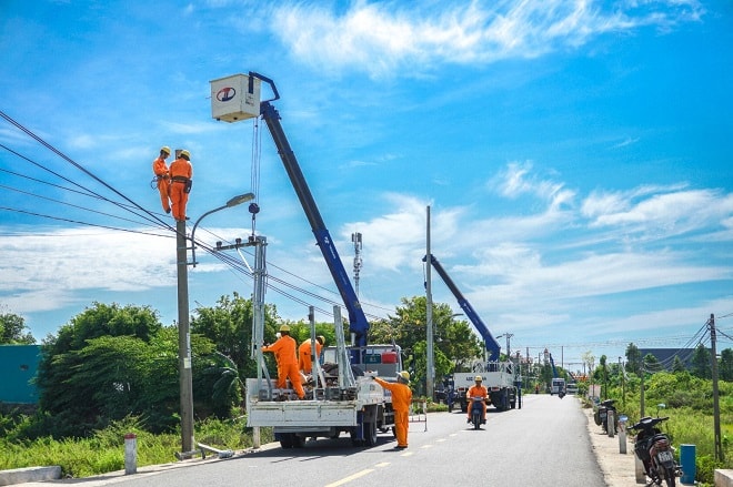 Vận hành các xe chuyên dụng tại hiện trường để phục vụ các công trình SCL, ĐTXD.