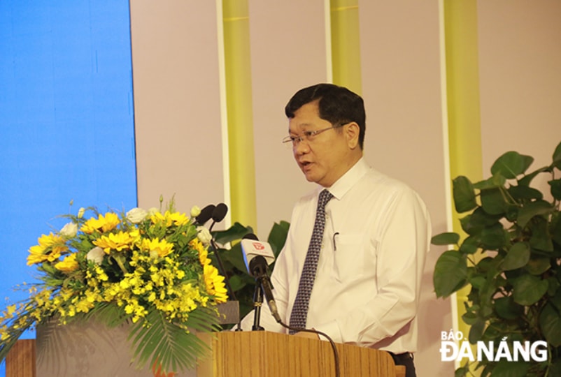 Phó Chủ tịch UBND thành phố Trần Phước Sơn phát biểu tại diễn đàn. Ảnh: M.Q